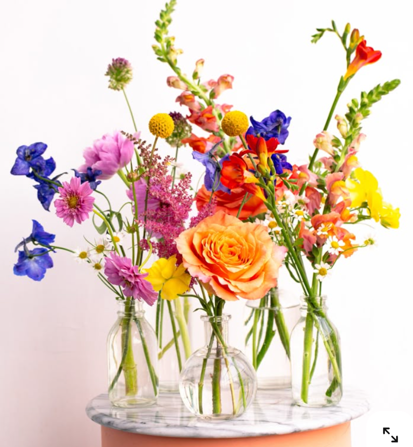 Bud Vases with Mix Premium flowers (5 Small flowers arrangement)