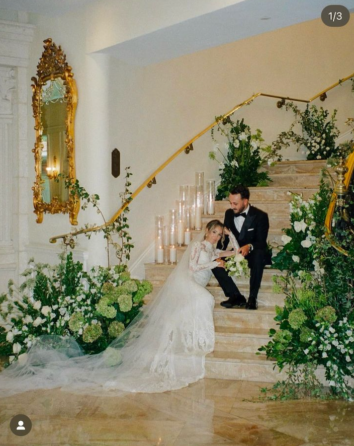 Deluxe Mix of Flowers & Candles (Stairs)