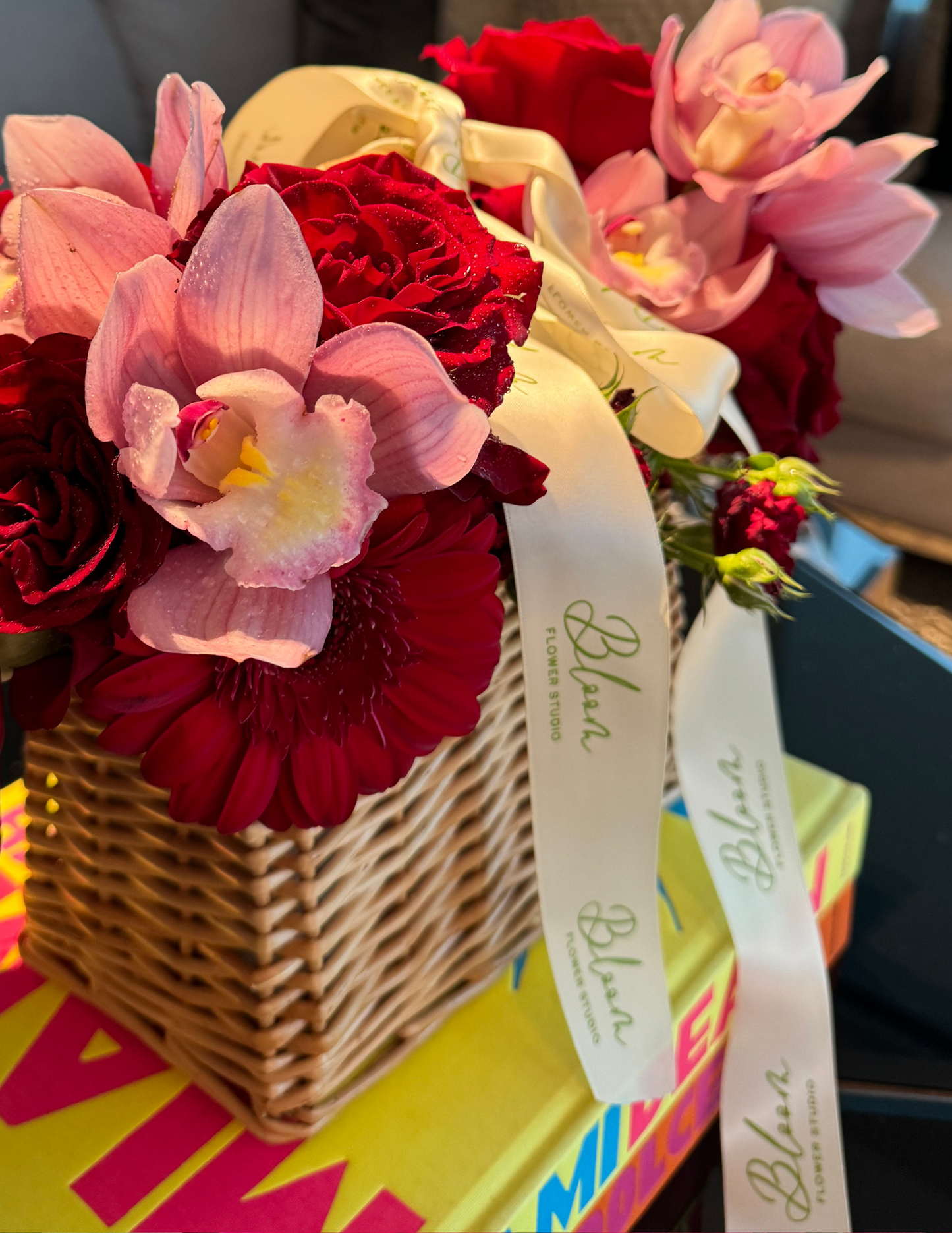 Basket Premium Red Flowers