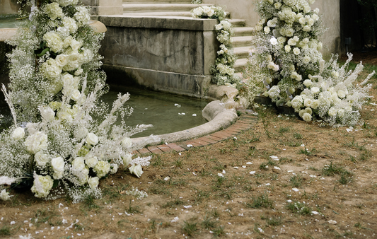Flower arrangements in the sides of the arch