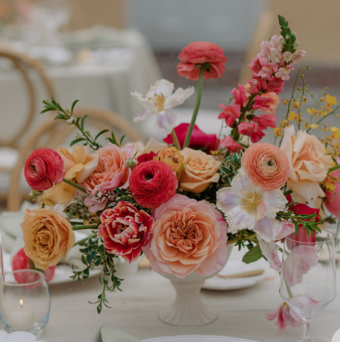 Natural Floral Centerpiece for Round Table