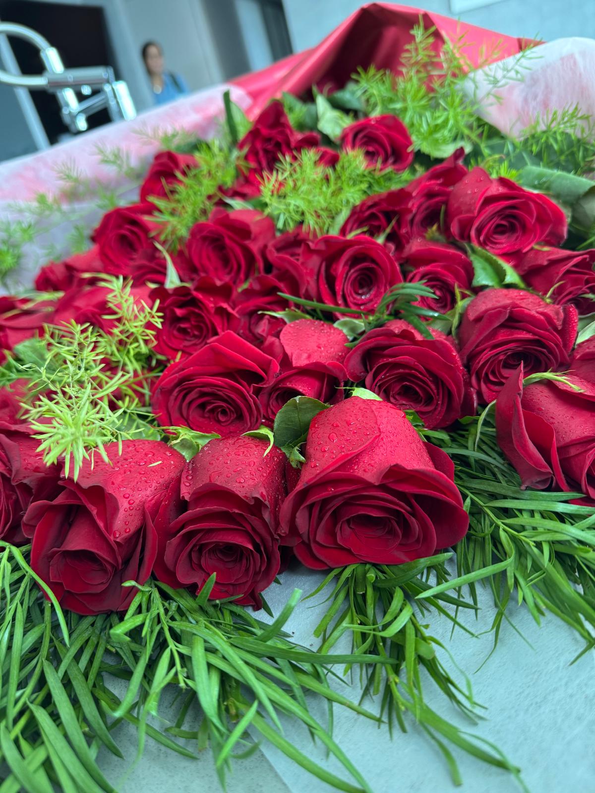 Red Roses Bouquet long stems 80cms (50)